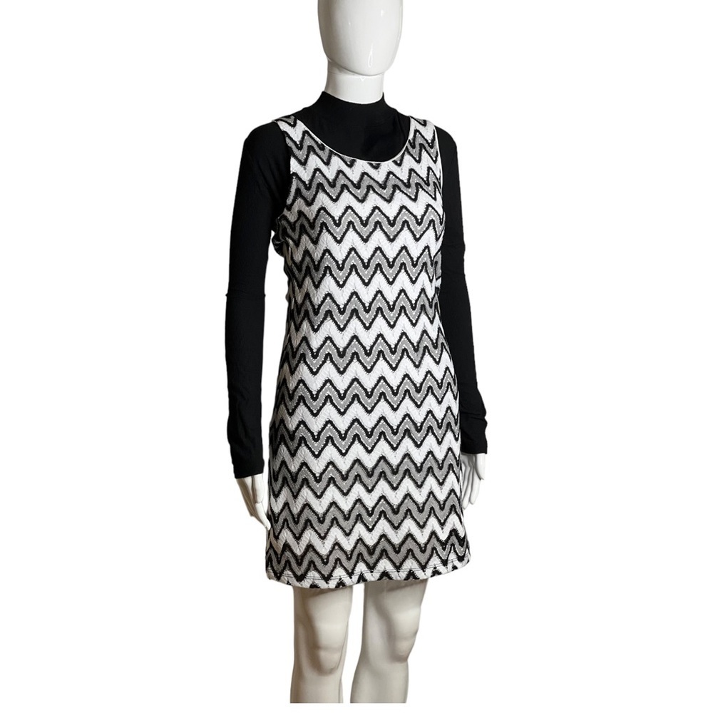 Love in Dress Sizes M Sleeveless 70s Dress Style Retro Lace Lined White Gray